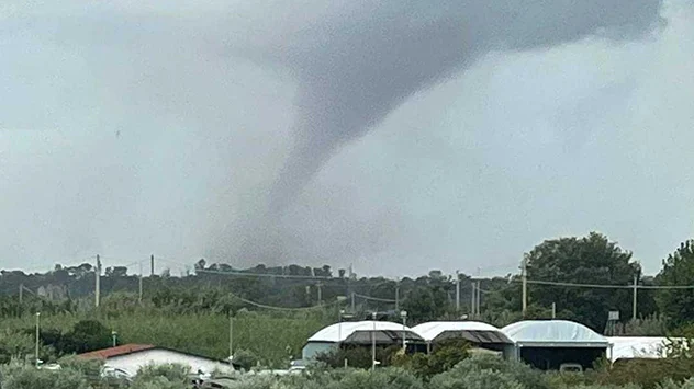 In der Nähe von Rom wirbelt ein Tornado 