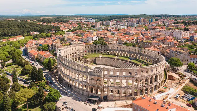 Blick auf die alte römische Arena von Pula