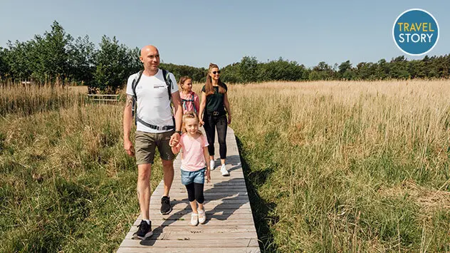Familie wandert durch den Nationalpark