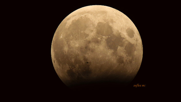 Eclipsa parțială de Lună, văzută din Buzău