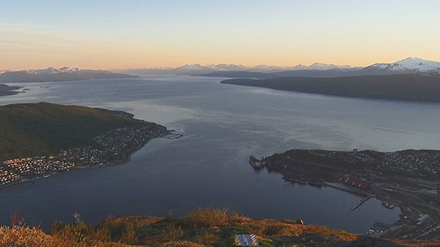 Dwaal in de verte: uitzicht op de Narvikfjord vanaf de ongeveer 1000 meter hoge Fagernestoppen.