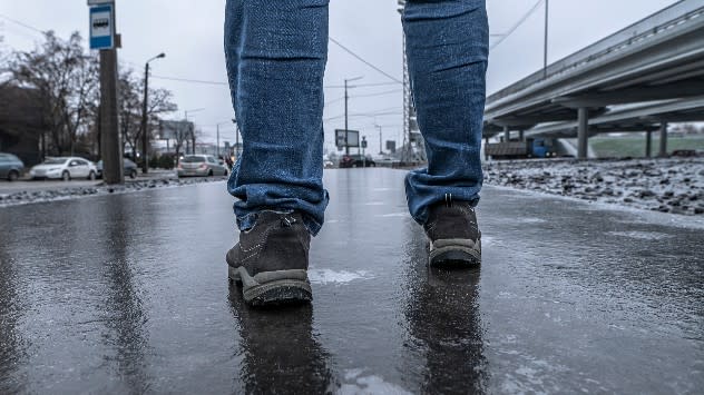 Freezing rain ice rink: Skating in the streets – Weather News