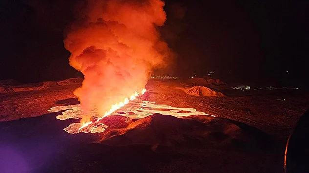 Vulcanul de pe peninsula Reykjanes din Islanda a erupt din nou.