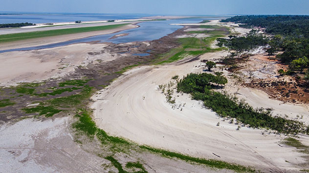 Luftaufnahmen zeigen die grossen trockenen Flächen des grössten Fliessgewässersystems der Erde.