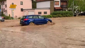 Wassermassen in Gemmingen im Landkreis Heilbronn (c) NonstopNews