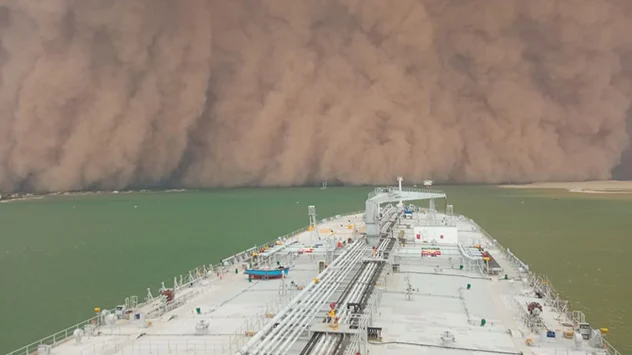 Sandsturm verschluckt Frachtschiff