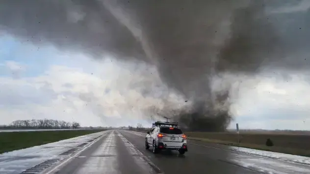 Varios tornados tocaron tierra durante las últimas horas en diversas regiones de país. 