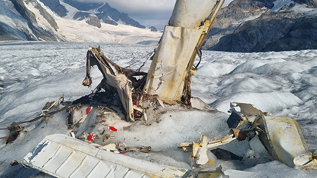Уламки літака були знайдені на великому льодовику Алетш в Швейцарії.