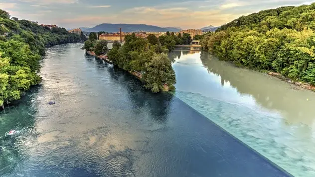 L'eau du Rhône (à gauche) et de l'Arve (à droite) s'est réchauffée ces dernières décennies.