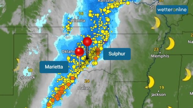 Das WetterRadar zeigt in der Nacht zum Sonntag eine über 1000 Kilometer lange Unwetterfront im Mittleren Westen der USA.