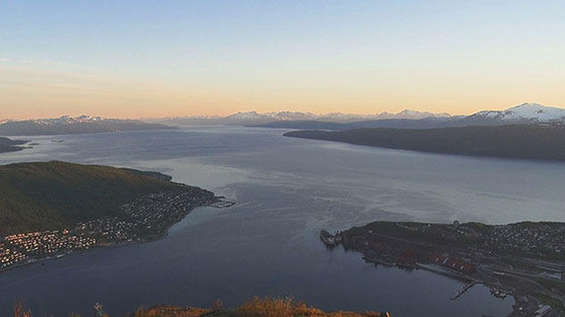 In die Ferne schweifen: Aussicht vom rund 1000 Meter hohen Fagernestoppen auf den Narvikfjord.