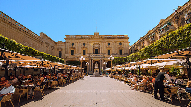 Blick auf die Nationalbibliothek von Malta in Valletta