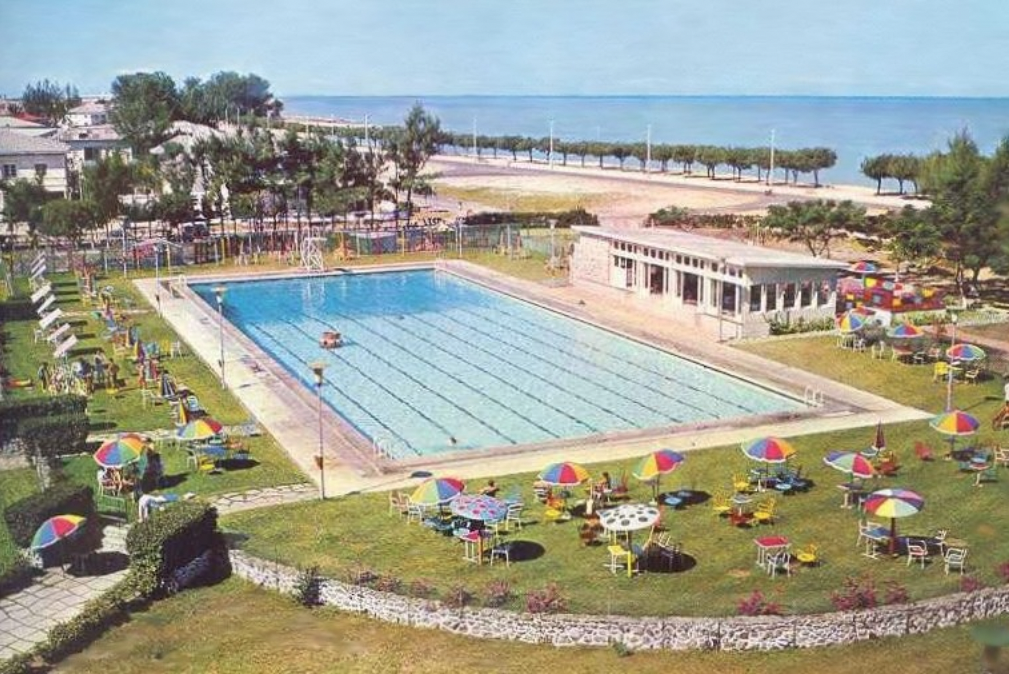 PiscinaGrandeHotel .png