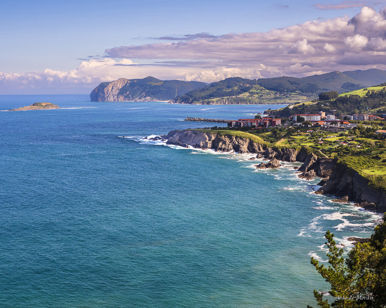 Bird’s eye view of the typical steeper slopes of the Basque Coast