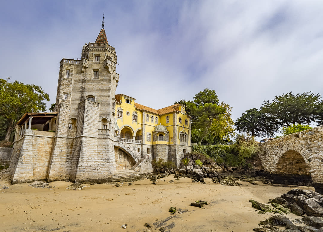 Castro de Guimarães Museum at noon