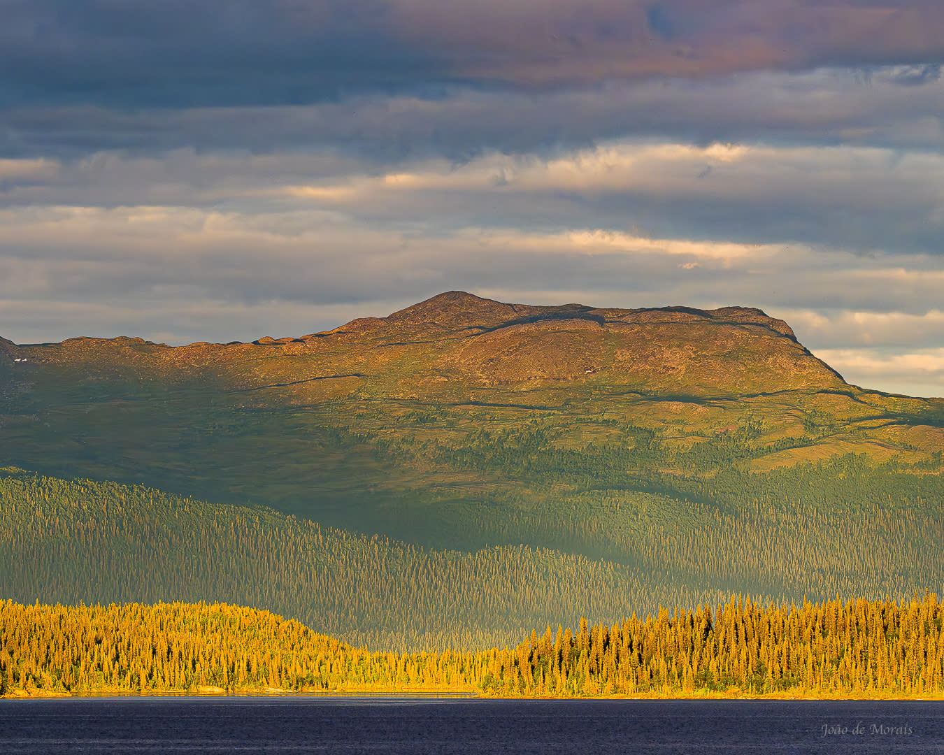 The Magic Nightfall by Geavhta Lake (Close-up)