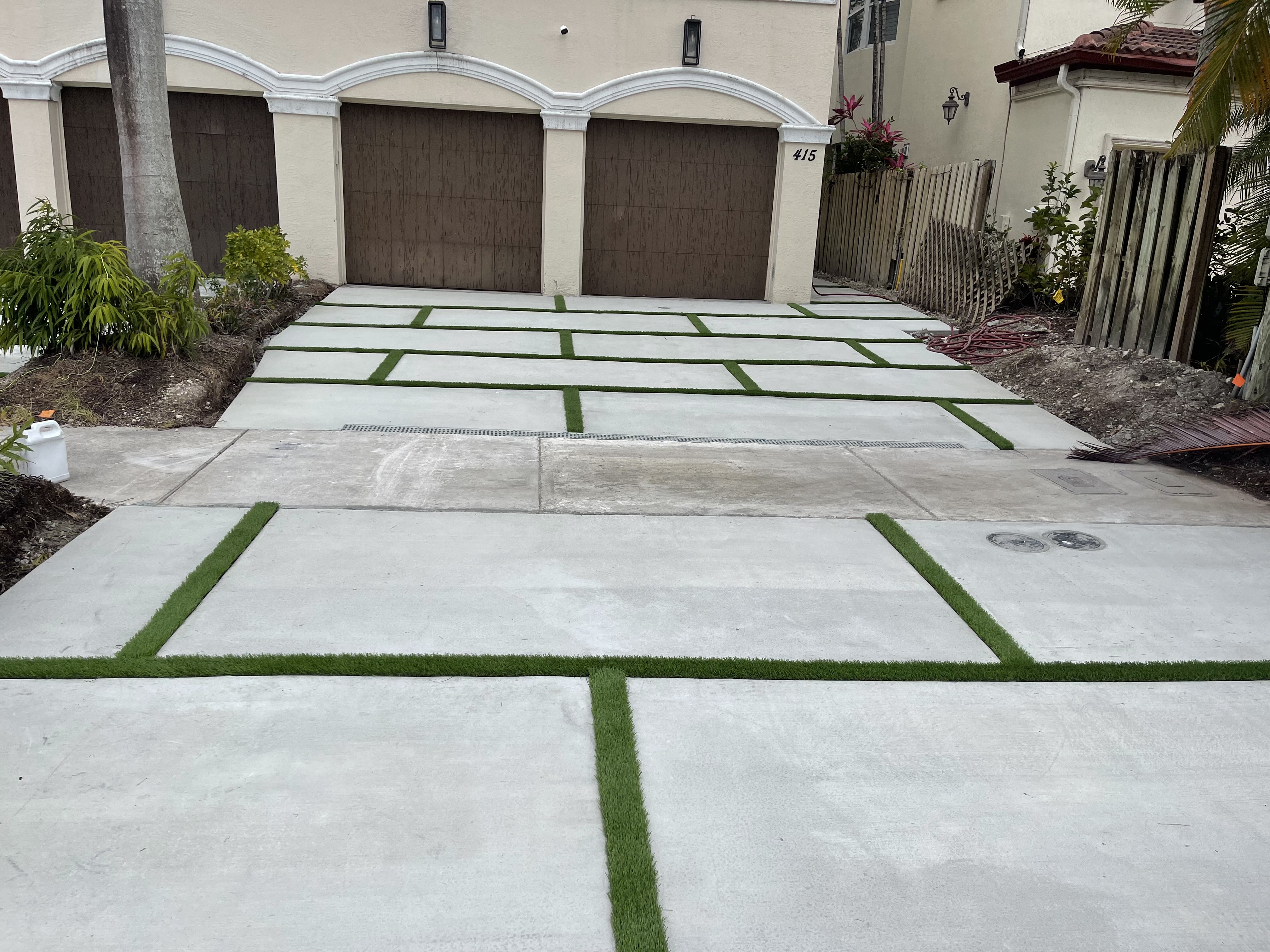 Diseño de concreto con césped - Imagen 4
