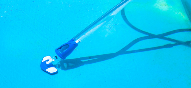 Guide to Handheld & Manual Pool Vacuums | Pool Cleaners