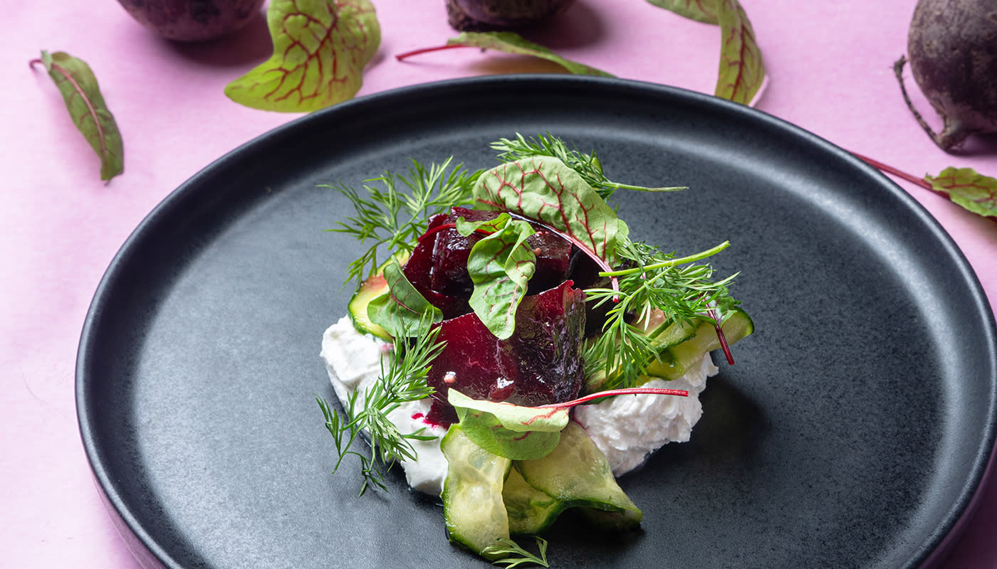 Punajuuri-vuohenjuustosalaatti