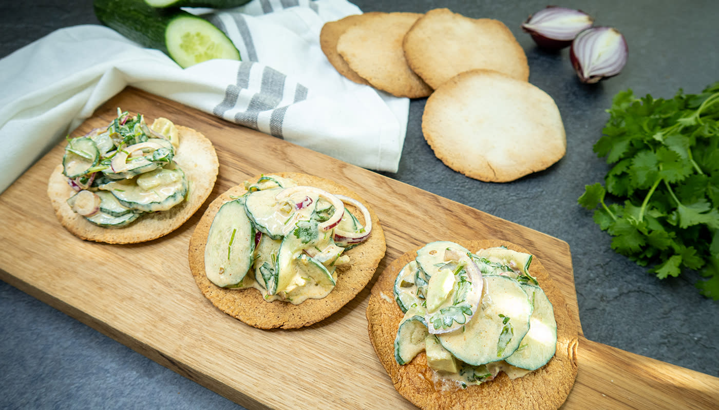 Tostadas ja purkkikurkkusalaatti