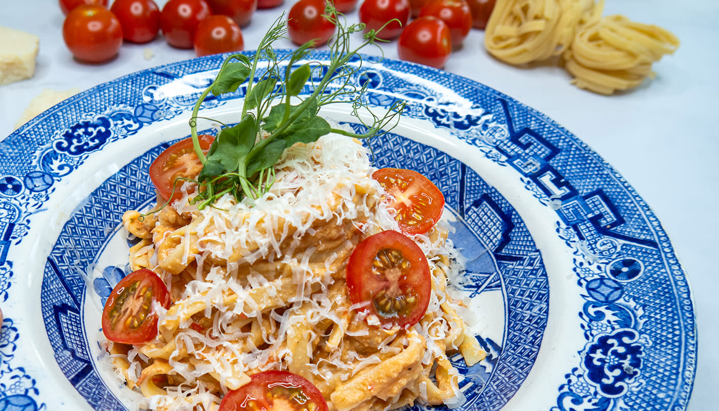 Tomaattihummus-pasta