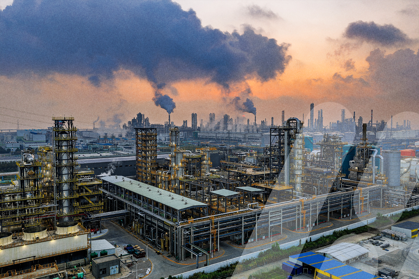 Foto einer aktiven Ölraffinerie