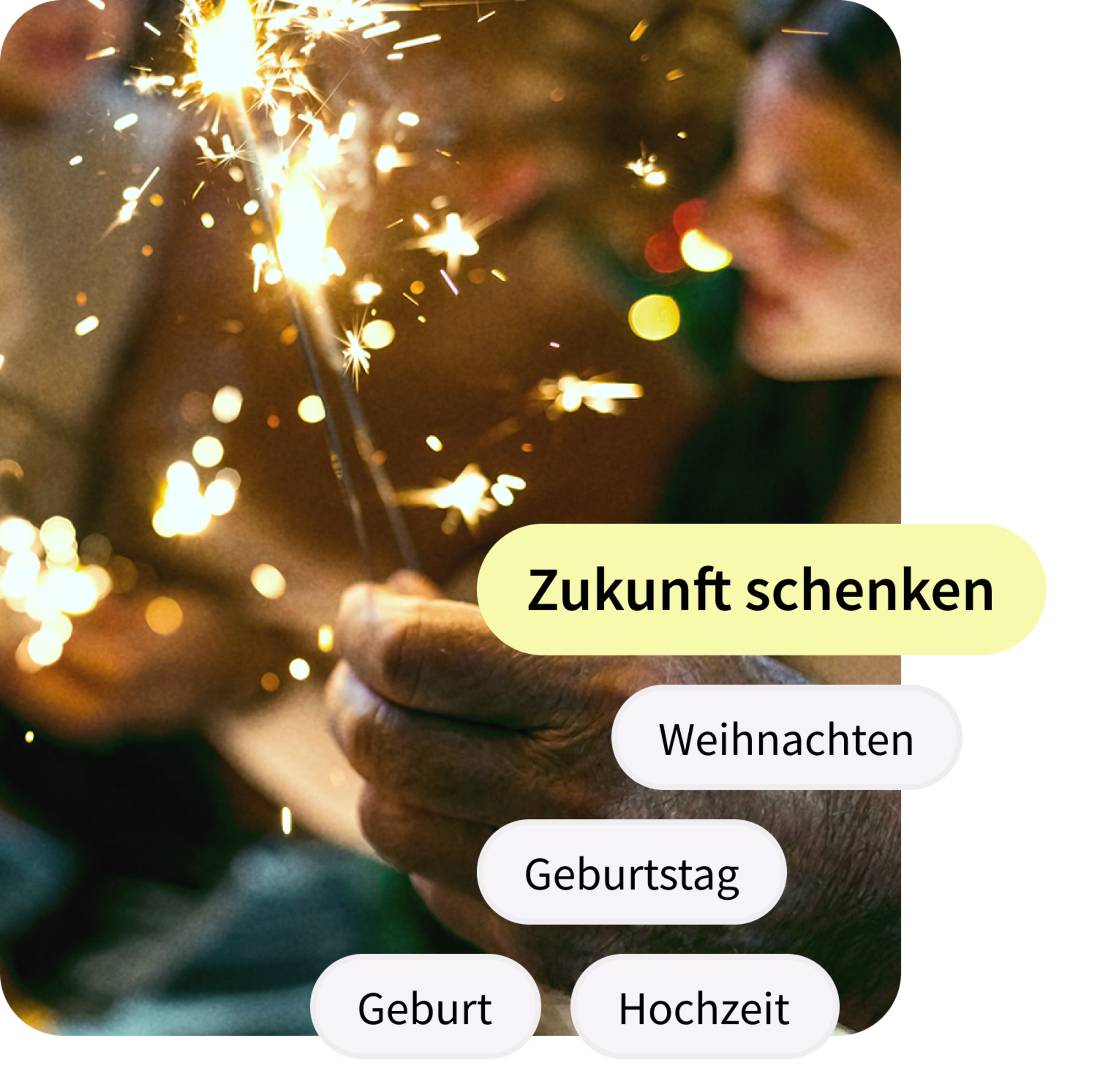 Hand mit Wunderkerze im Vordergrund, dahinter verschwommen ein lächelndes Gesicht; Text: ‚Zukunft schenken‘ mit Anlässen wie Weihnachten, Geburtstag, Geburt, Hochzeit.
