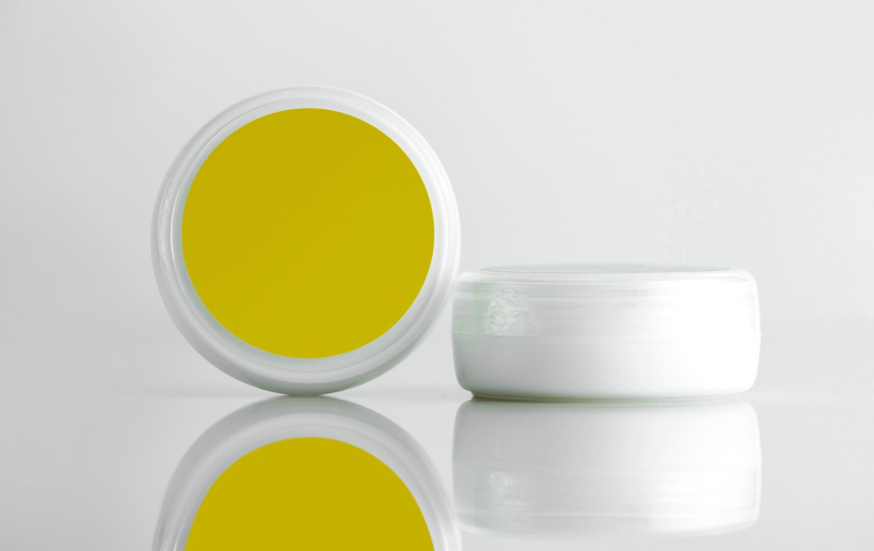 front-view-cosmetic-jar-cream-white-jar-with-yellow-lid 140725-13895