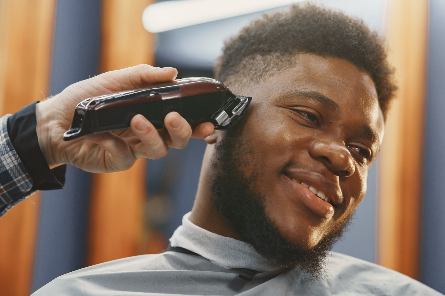 young-african-american-man-visiting-barbershop 1157-47699