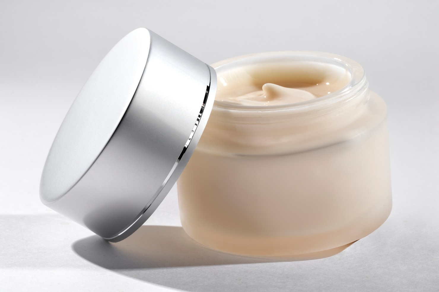 levitating-cosmetic-cream-display 23-2149817642