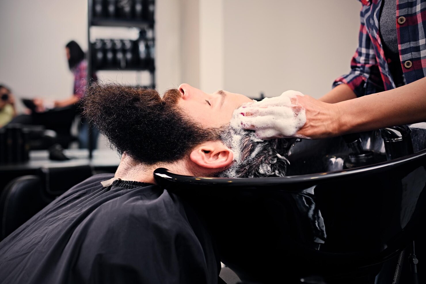 Mane Makeover: Top 5 Hair Coloring Shampoo for Men