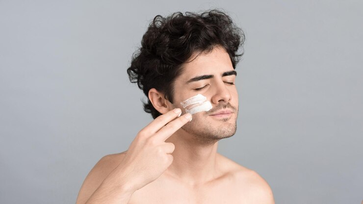 young-caucasian-man-with-stubble-beard-is-making-face-mask 1268-21082