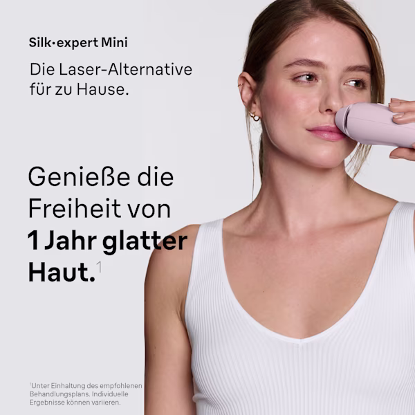 Aufnahme: Frau nutzt den Braun Silk·expert Mini an ihrer Oberlippe. Aufnahme: Frau nutzt den Braun Silk·expert Mini an ihrer Oberlippe.