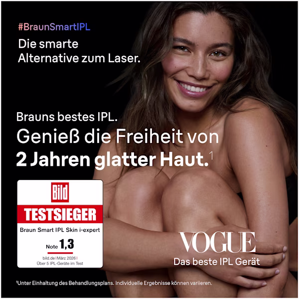 Bild der Hautwertschätzung einer Frau, die die Freiheit von zwei Jahren glatter Haut genießt. Bild der Hautwertschätzung einer Frau, die die Freiheit von zwei Jahren glatter Haut genießt.