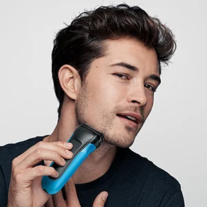 Clean shave with 3 Flexible blades Clean shave with 3 Flexible blades