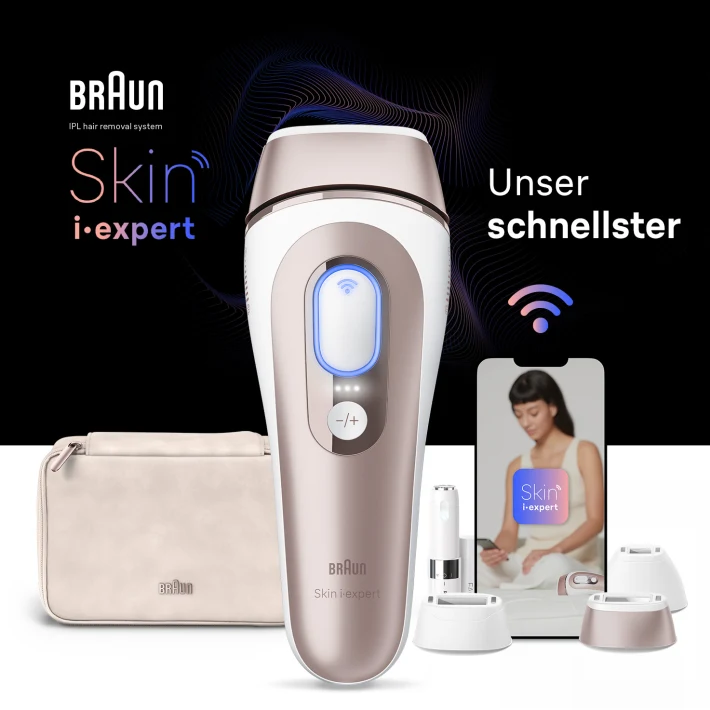 In der Mitte ein IPL-Gerät, dahinter eine beigefarbene Aufbewahrungstasche, ein Handy mit der Skin i·expert App, drei Aufsätze und Mini-Rasierer für das Gesicht