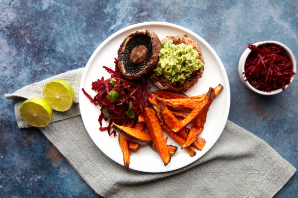 Jackfruit-burger,-crushed-avocado-&-beet-slaw_1-RS