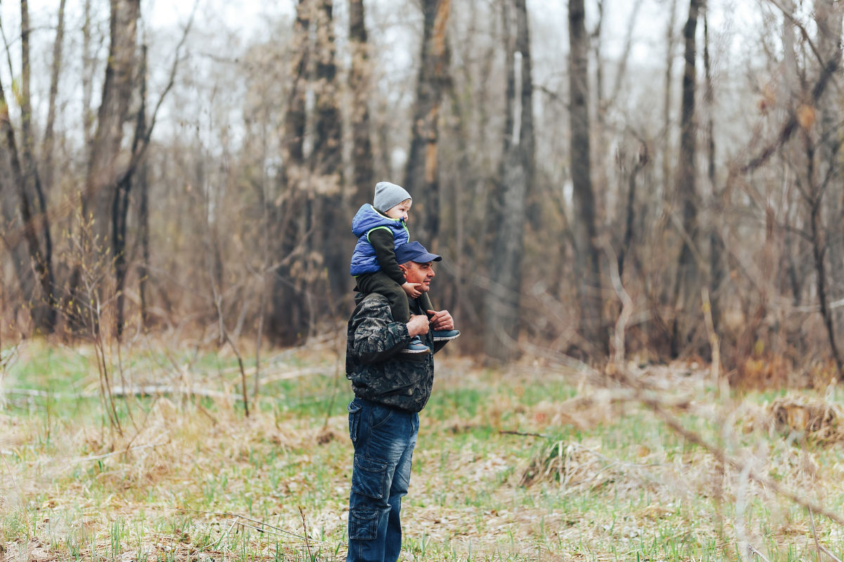 Forest-landowner-with-grandchild