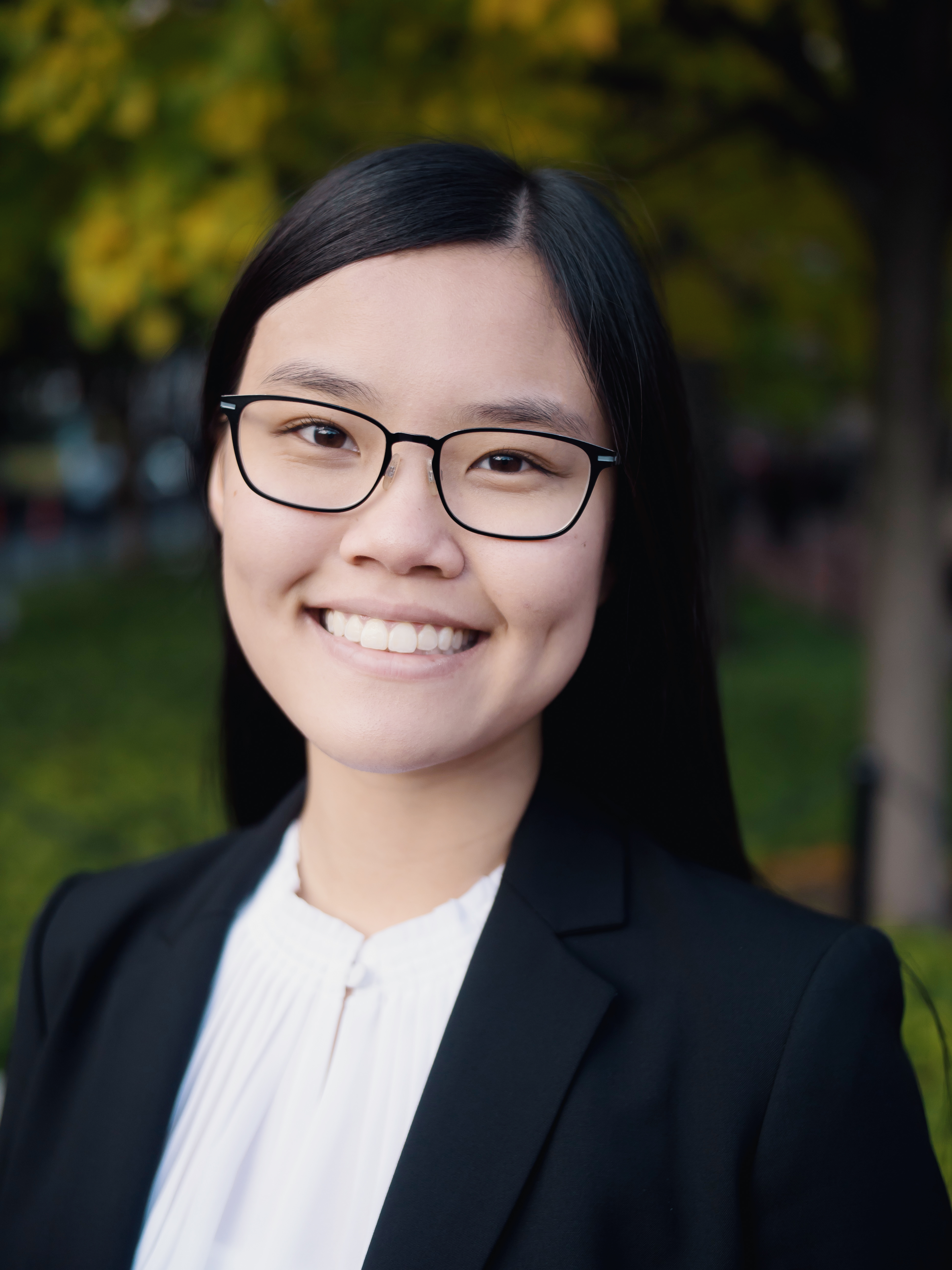 Helen Zhang headshot