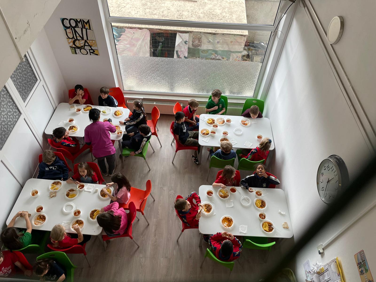 school-lunch-gathering