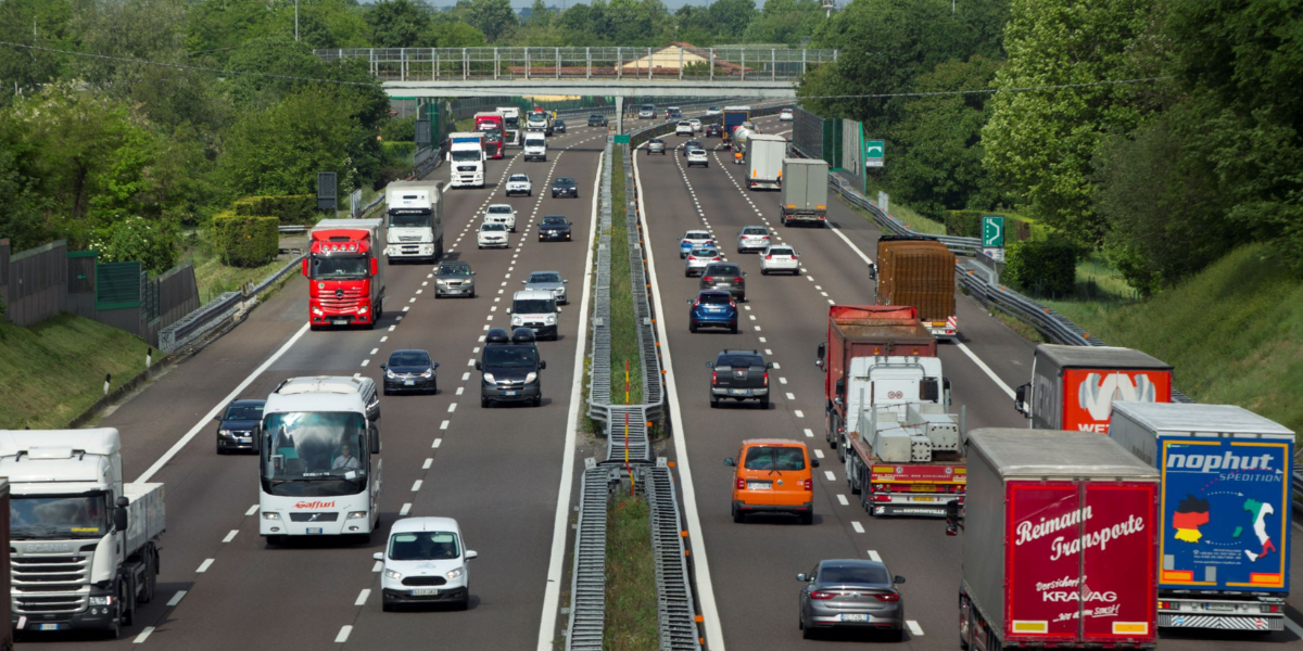 Infoblu, società del gruppo Telepass, fornisce i dati sul traffico stradale e autostradale. Nella foto l'autostrada A4 - Brescia - Padova.