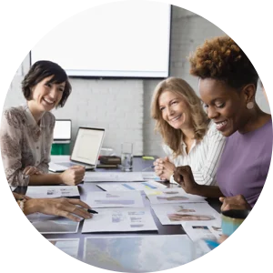 Frauen arbeiten im Büro