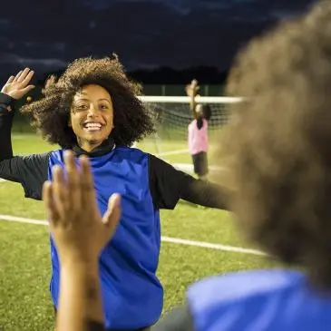 Frauen spielen Fußball