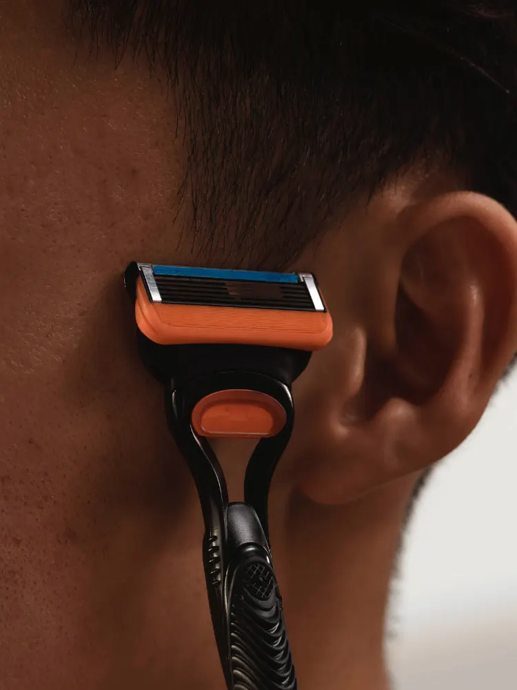 Barbear áreas mais difíceis do rosto: aparador de precisão Gillette Fusion