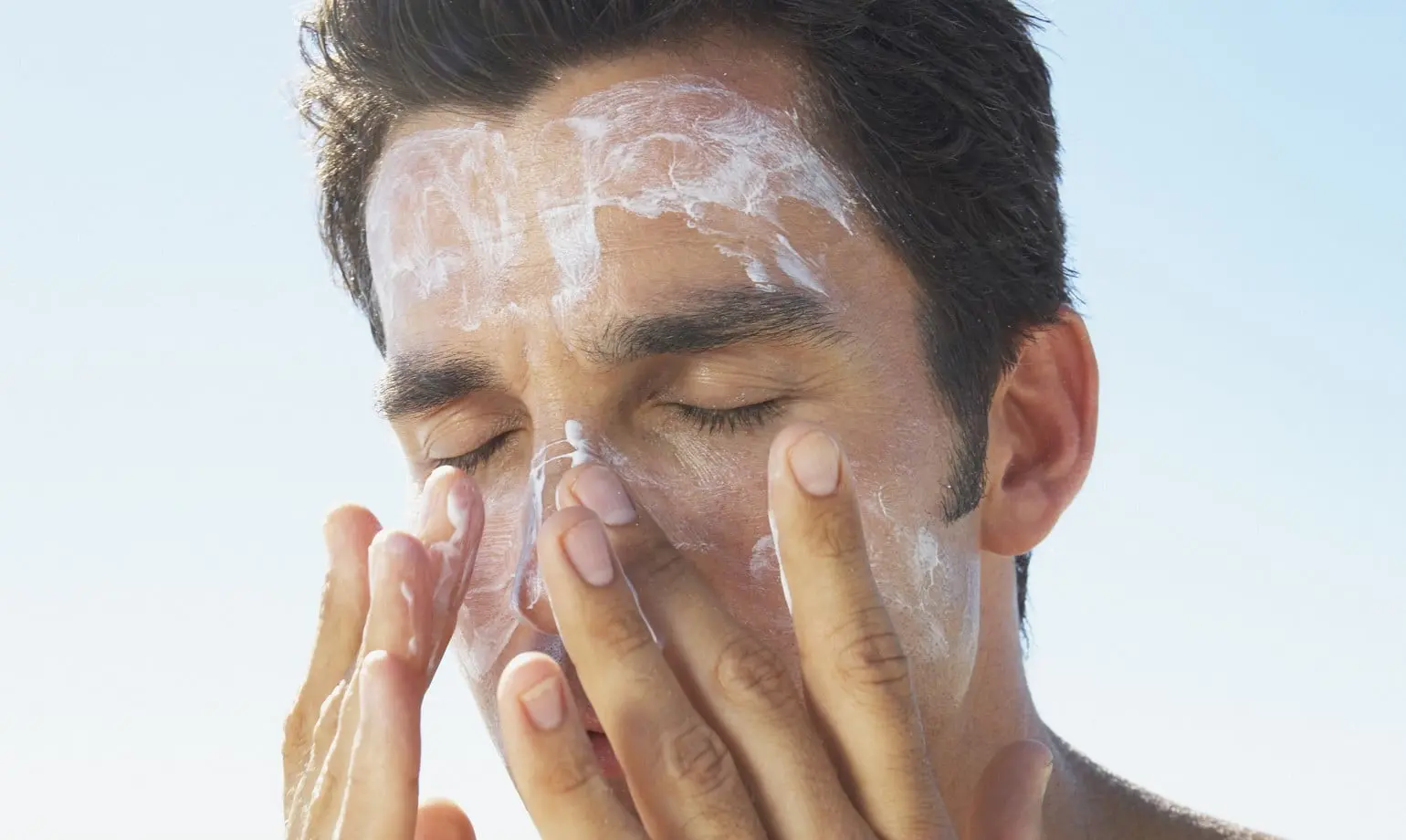 Comment appliquer la crème solaire sur la barbe ?