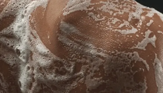 Radersi la schiena
