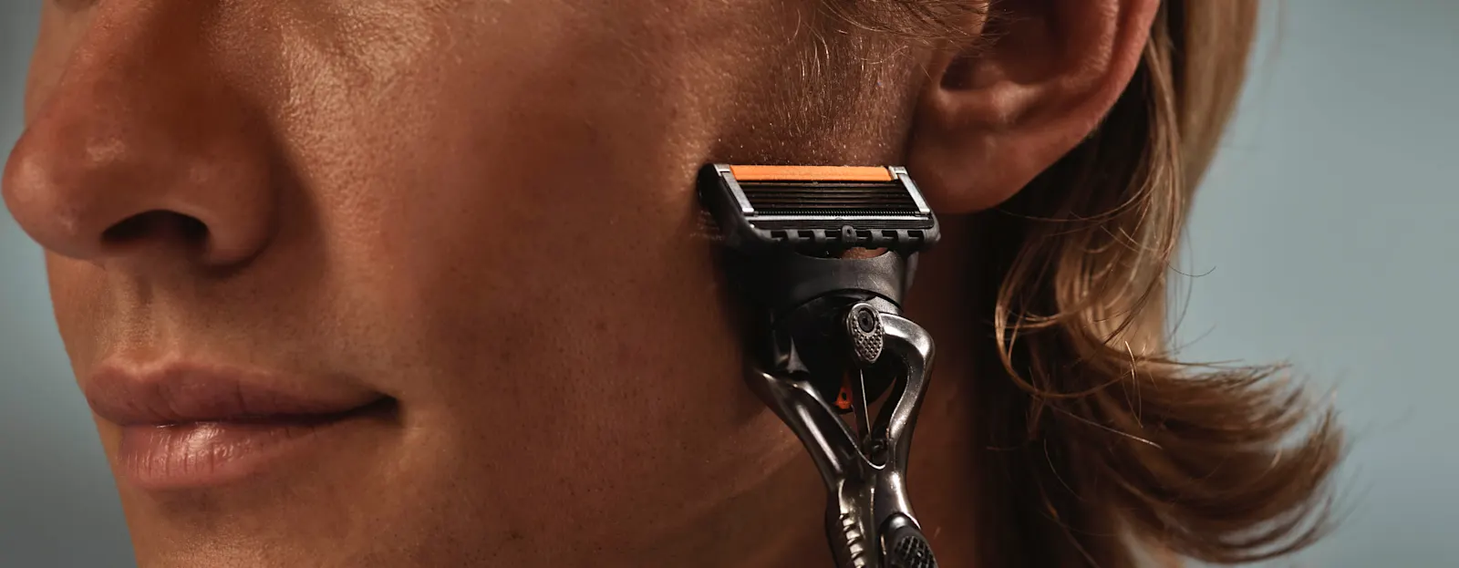 Como prevenir pelos esquecidos durante o barbear: tecnologia Flexball da Gillette