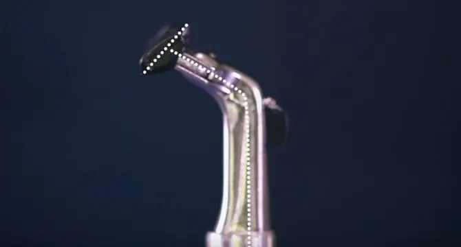 Il primo rasoio a rotazione centrale di Gillette con i rasoi Gillette Contour e Atra nel 1977