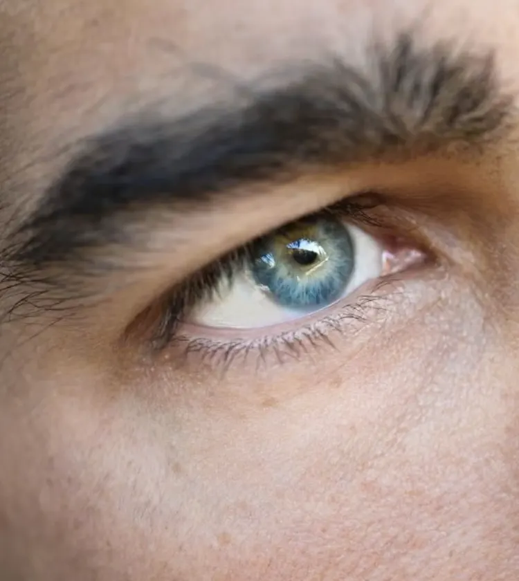 Tipps für Männer zum Formen der Augenbrauen