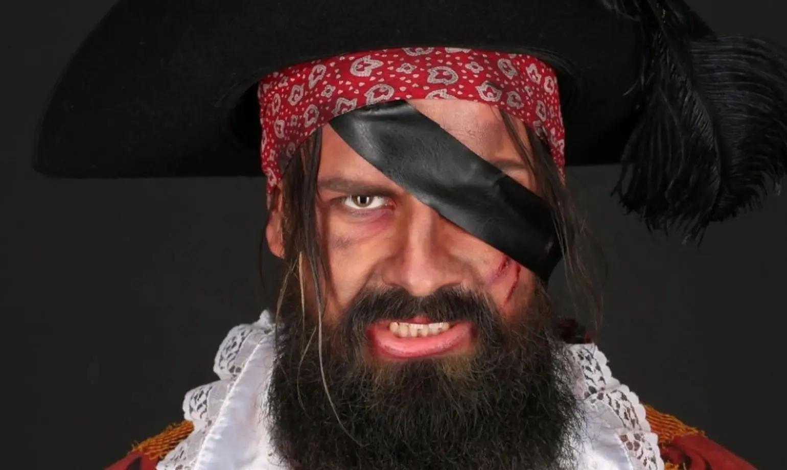 Halloween-Kostüm mit Bart: Pirat